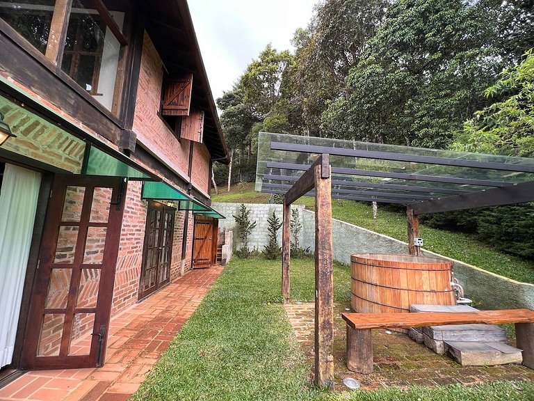 Home 20 | Casa c/lareira, ofurô e jardim em Campos do Jordão