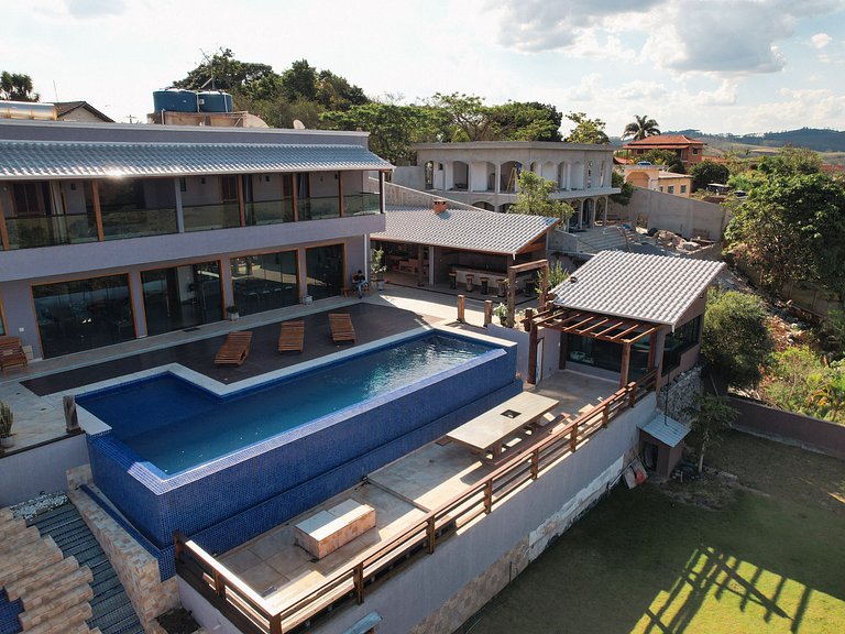 Home 3| Mansão com vista represa e piscina em Igaratá